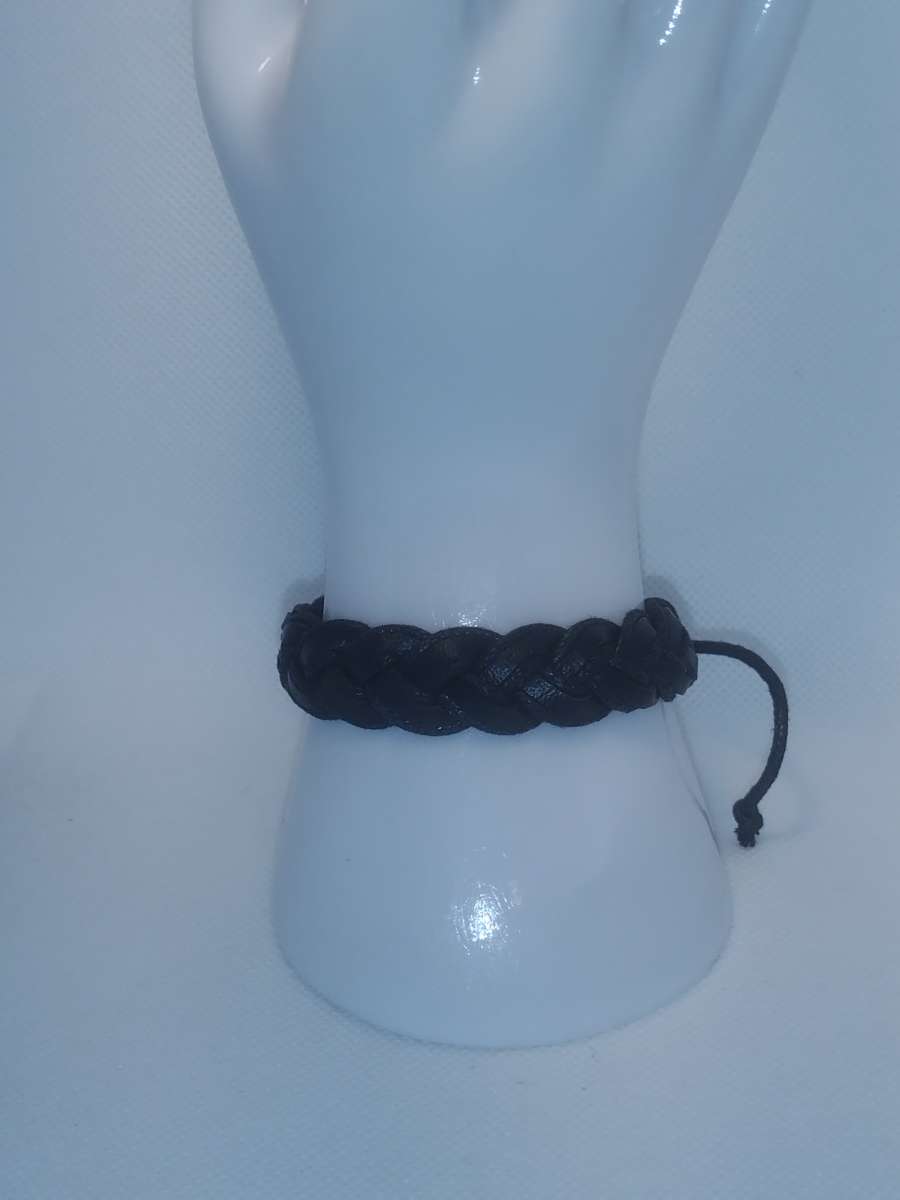 Faux Leather Bracelet braided black