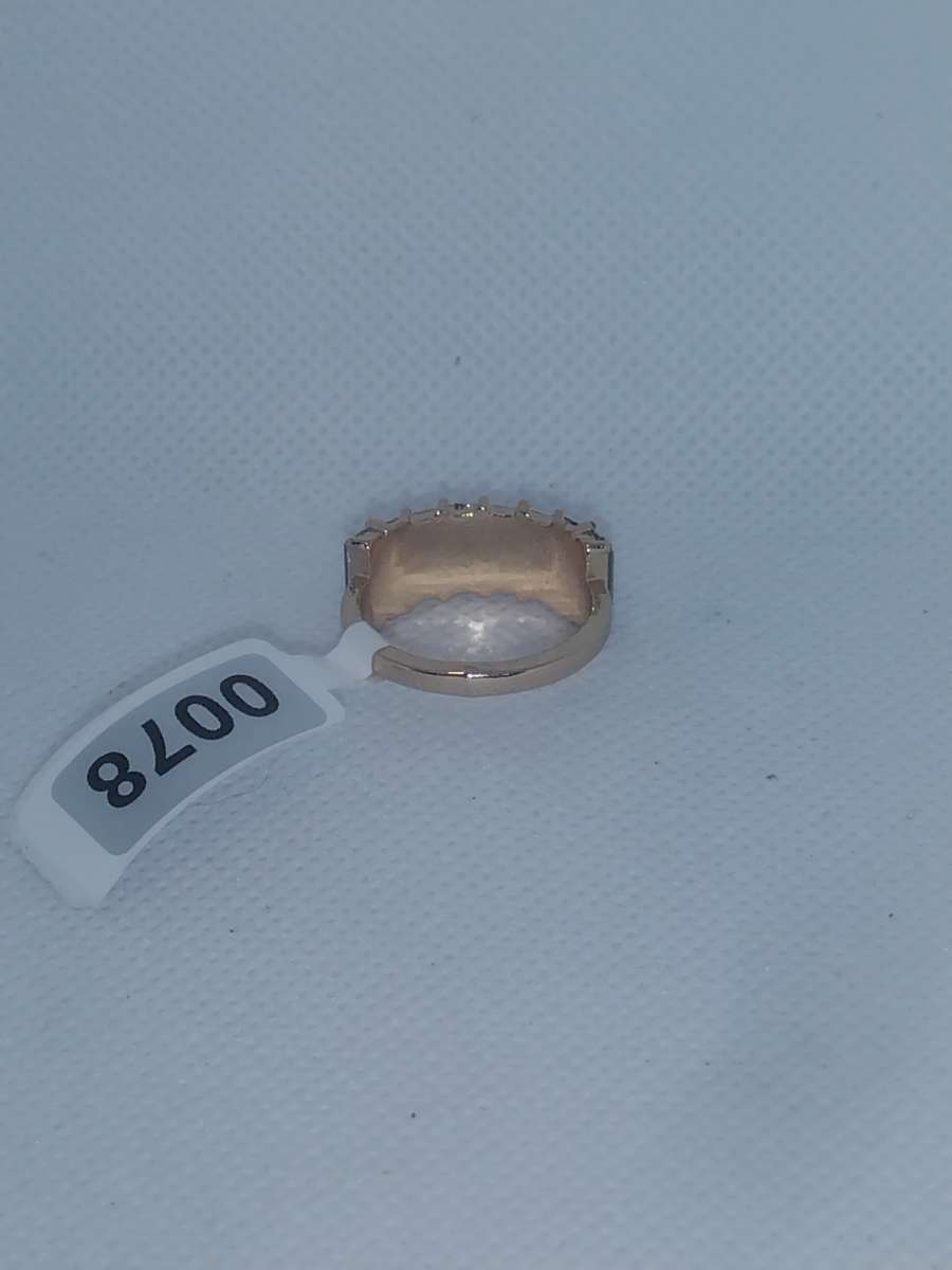 Straight Green Chic Rhinestone Ring