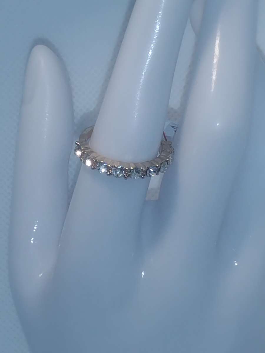 Medium White Stones Chic Rhinestone Ring