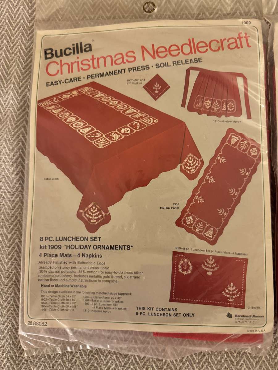 2018HMT Two New  Bucilla Christmas Needlecraft 8 Piece Lunch