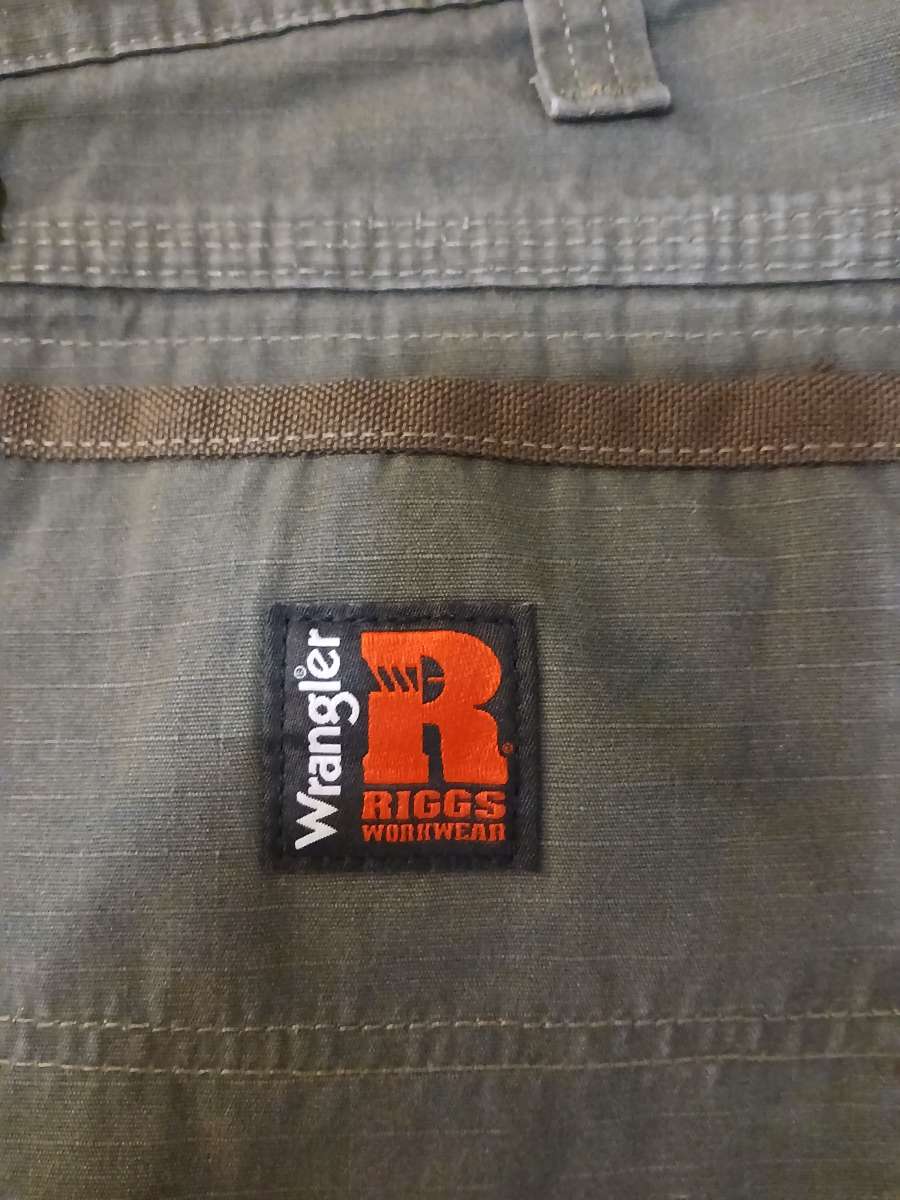 Wrangler work cargo pants 34x32