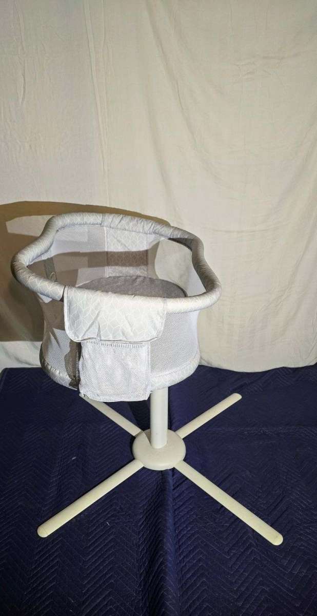 halo swivel bassinet