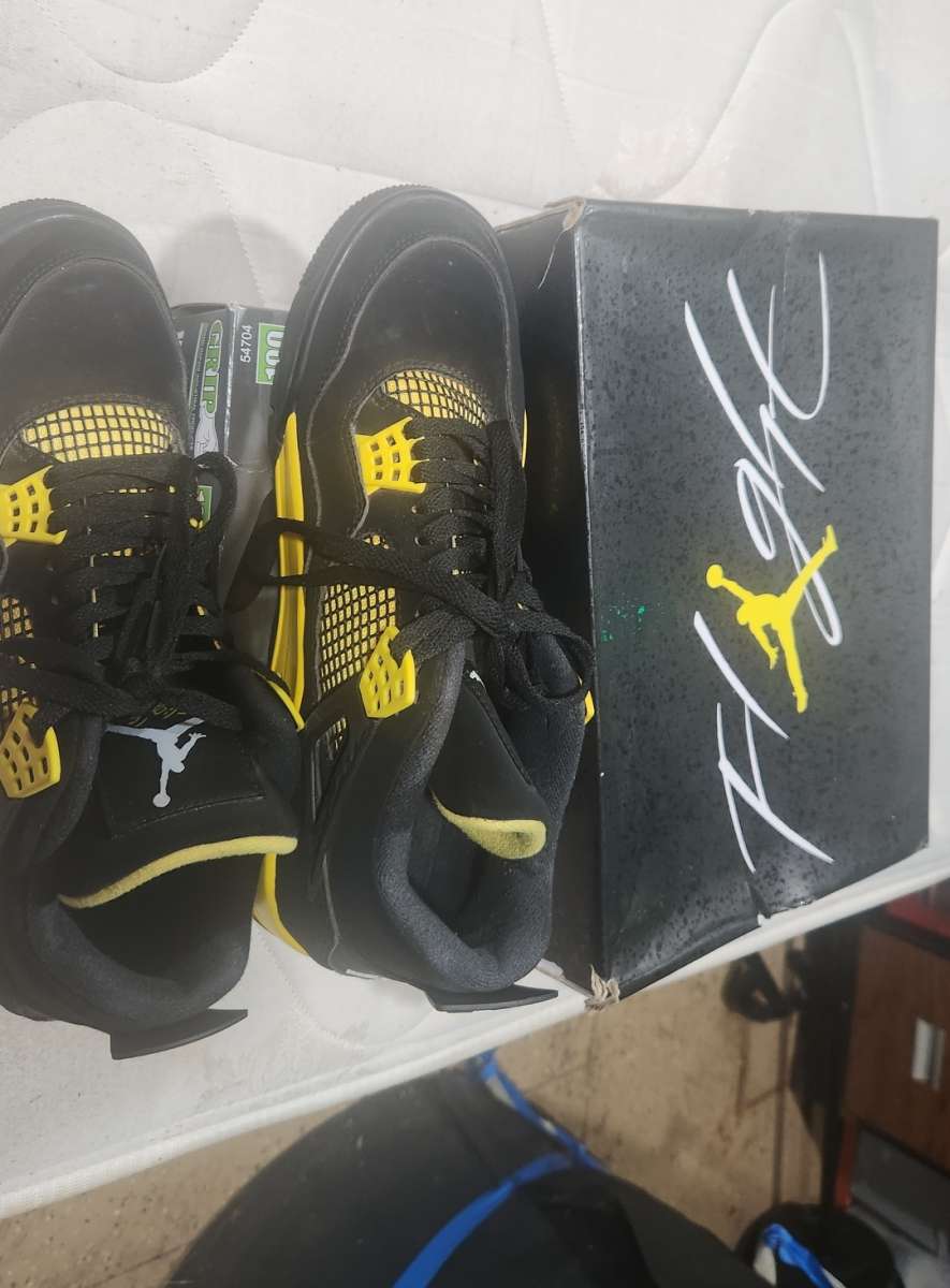 Jordan retro 4 yellow