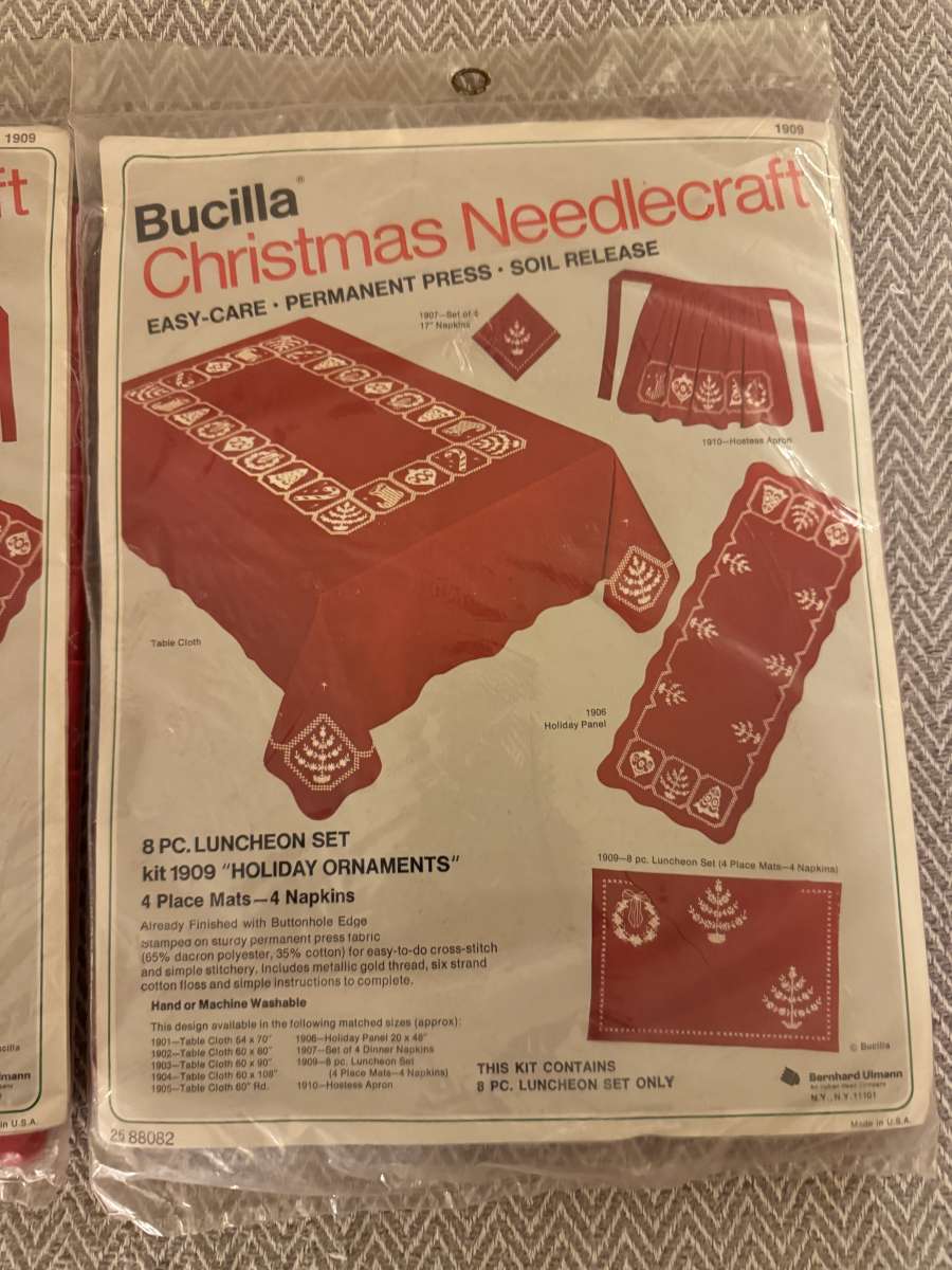 2018HMT Two New  Bucilla Christmas Needlecraft 8 Piece Lunch