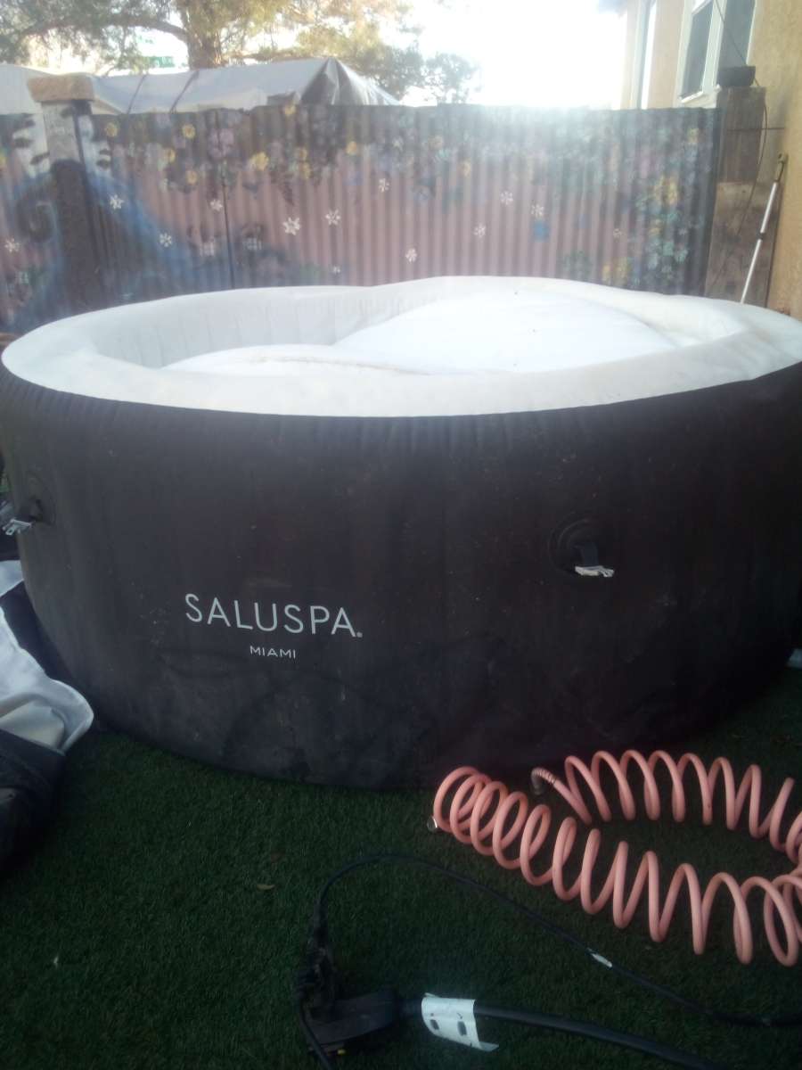 SaluSpa inflatable Hot tub