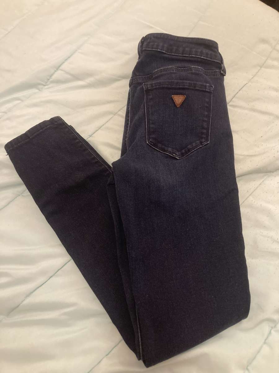 Guess low rise jeans size 26