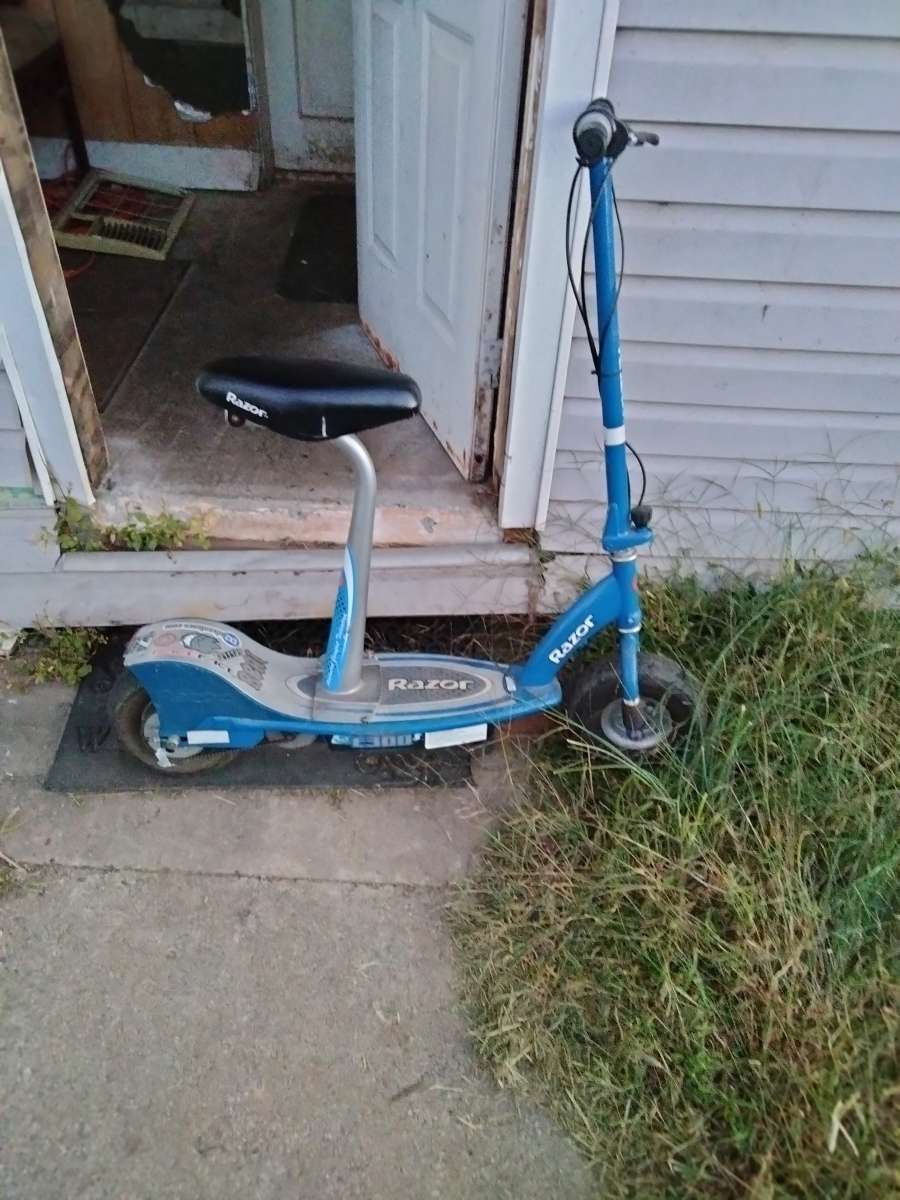 seated razor scooter e300