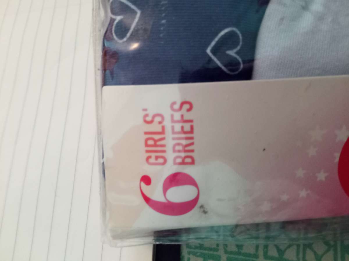 girl brief mamla on the back size