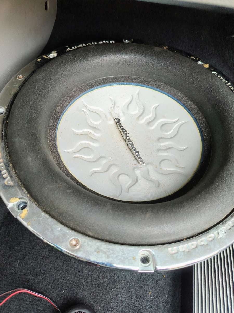 Car Audio Speakers and 2 amps