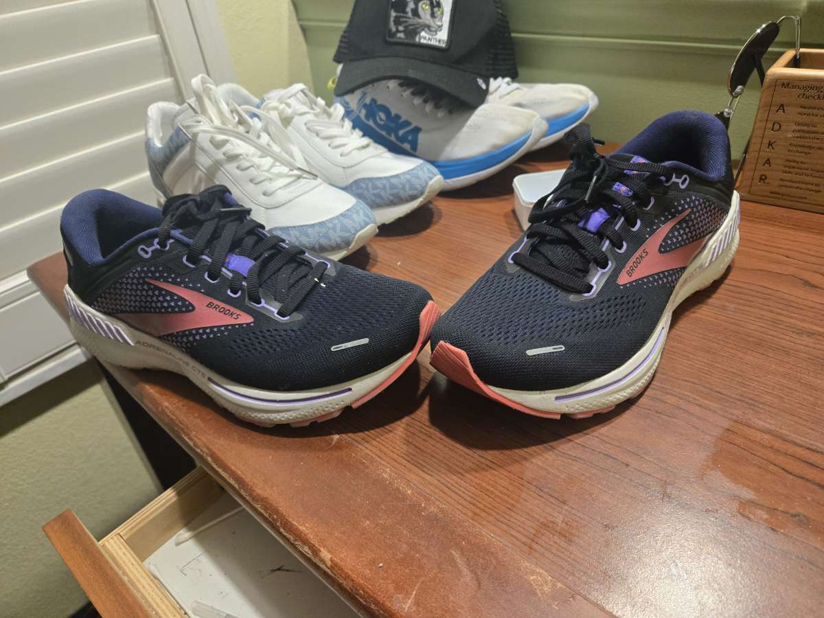 5 pair of womens shoes  Michael Kohrs are brand new