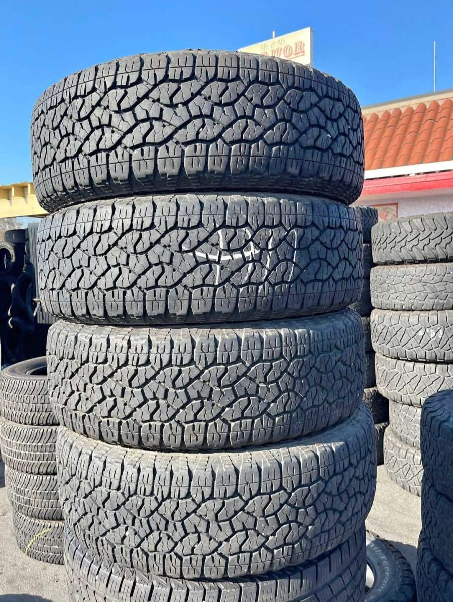275 65 R20 Tires con 80 de vida las 4 de la marca GOODYEAR