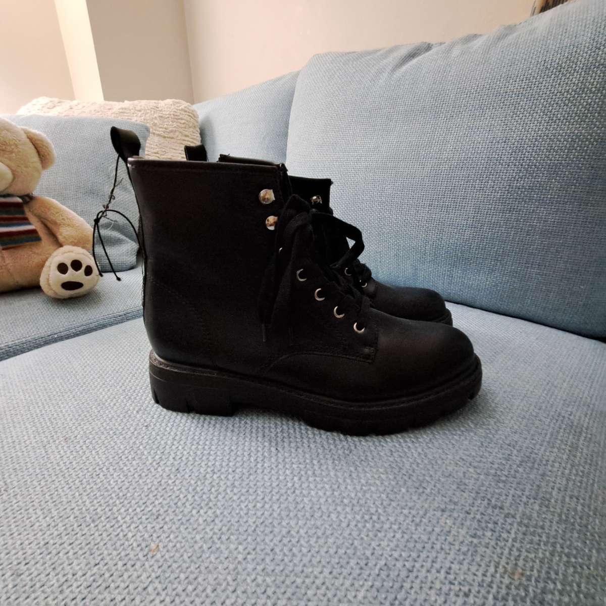 New Womans Black Leather Boots Size 9