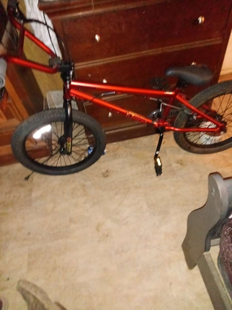 estoy vendiendo esta visiquleta esta nueva