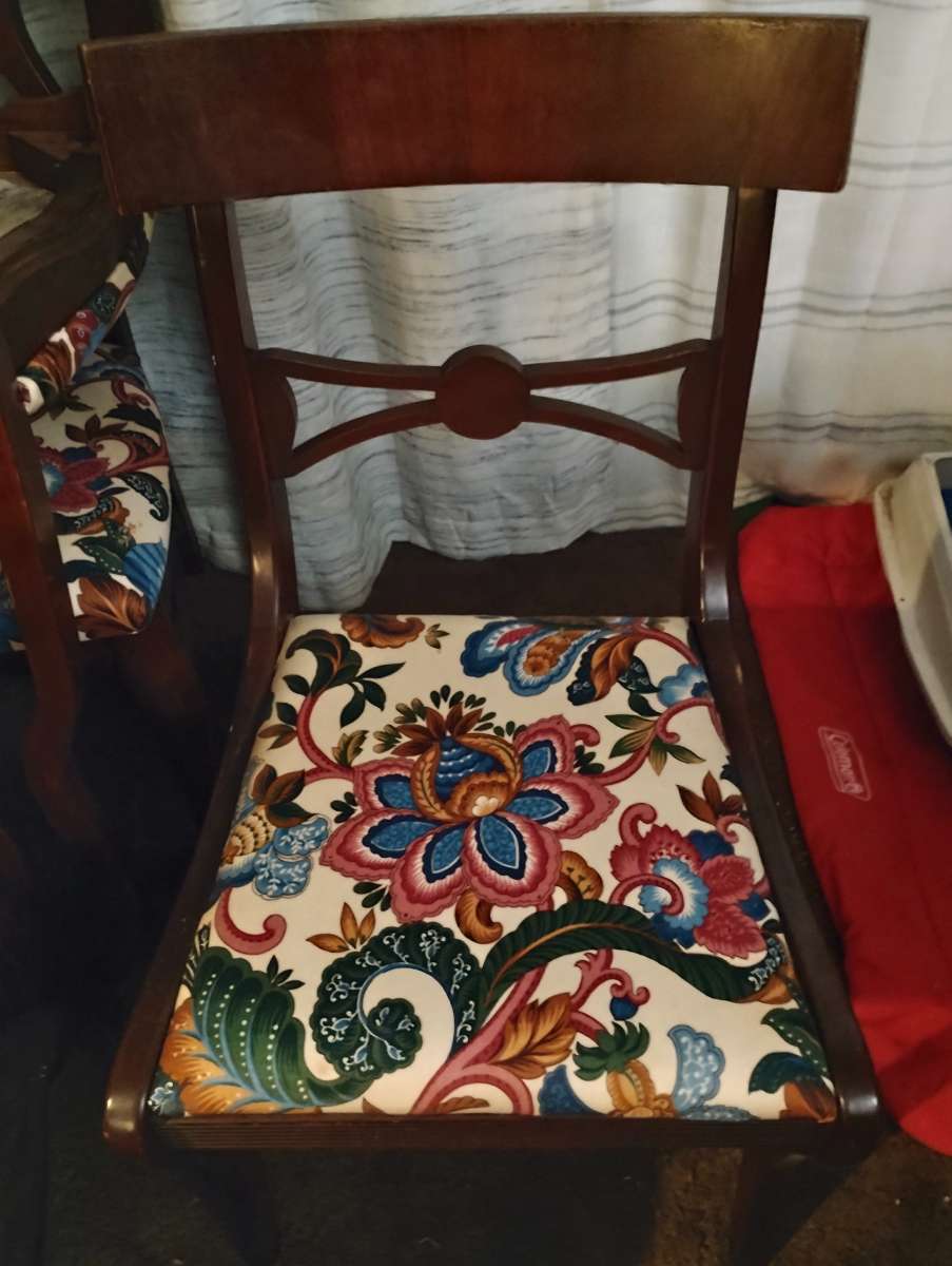 dining room table and chairs from 1940 to 1960