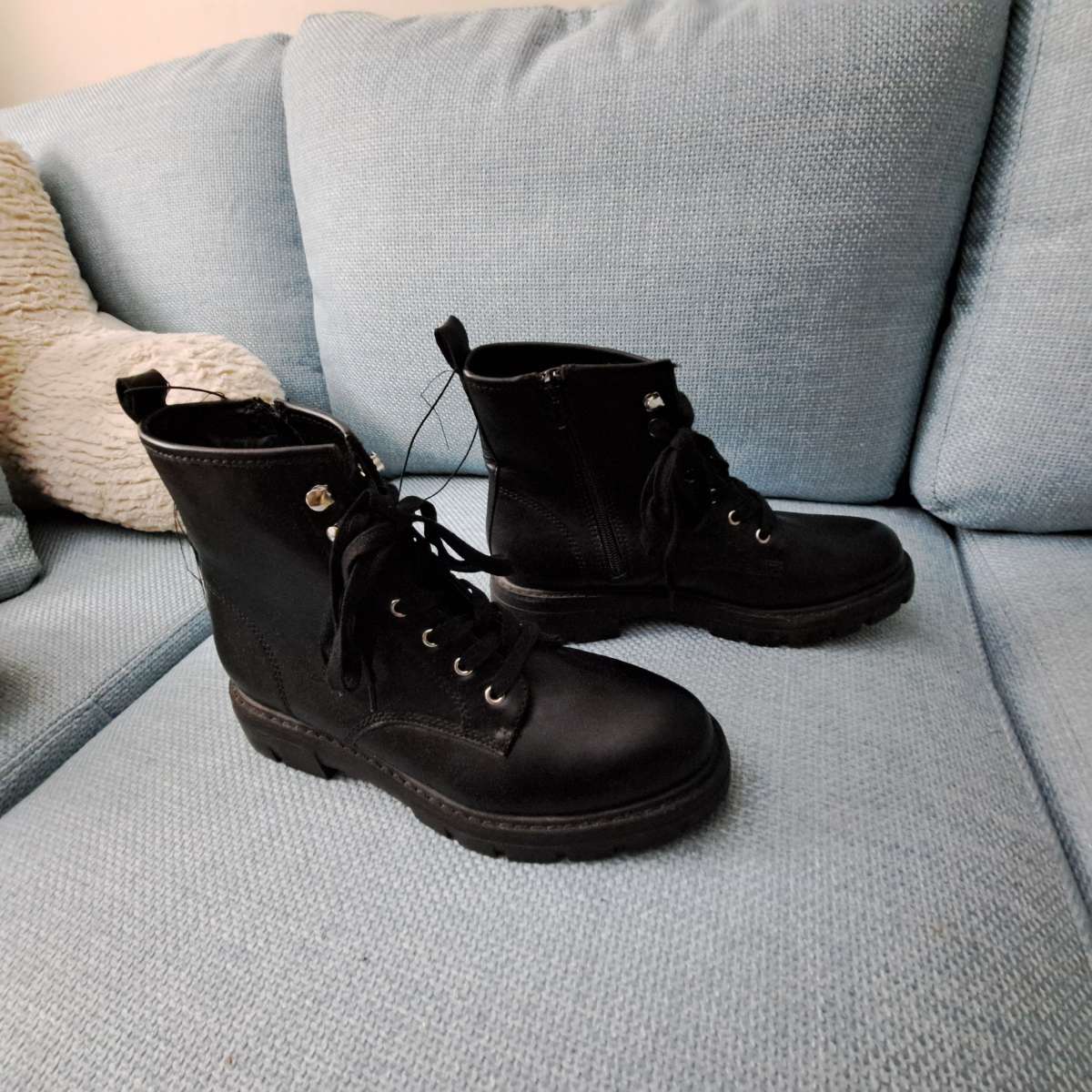 New Womans Black Leather Boots Size 9