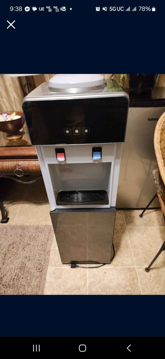 Water dispenser Hot or Cold water