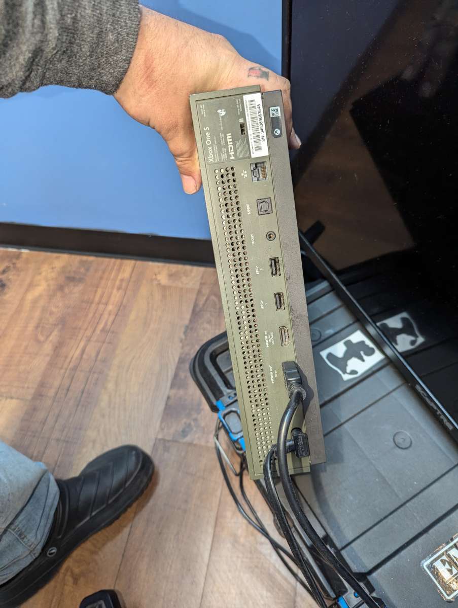 battlefield edition 1tb Xbox one with elite series controlle