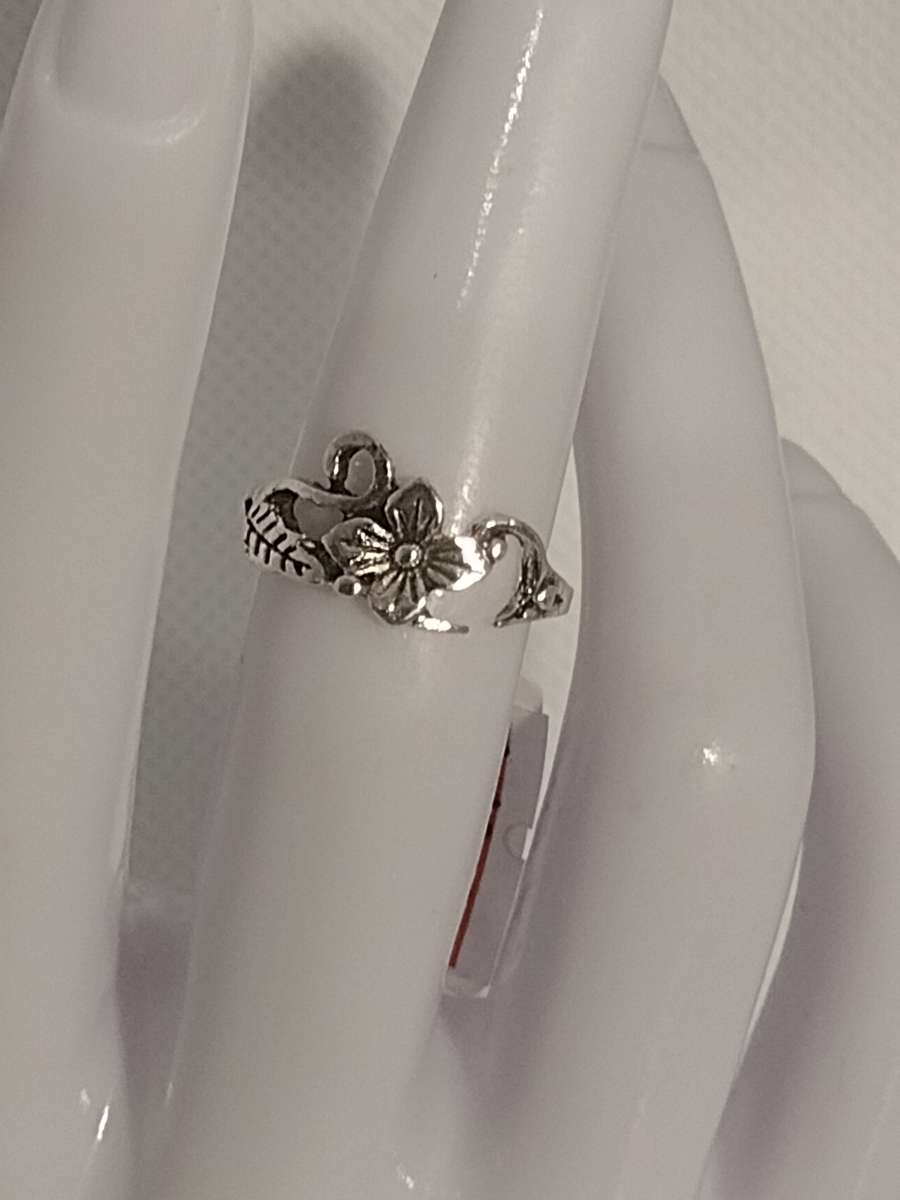 Silver Flower Ring