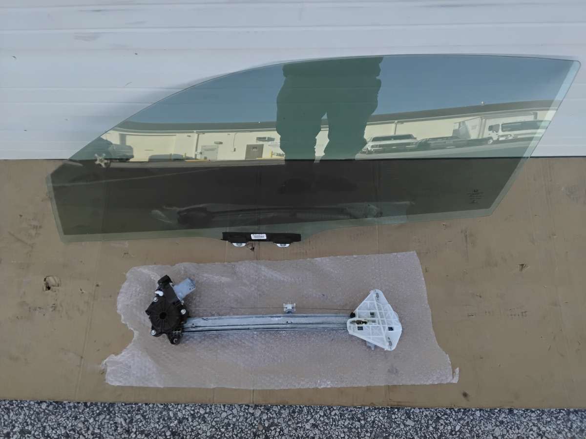 2018 Honda Civic Left Front Door Glass and Window Regulator