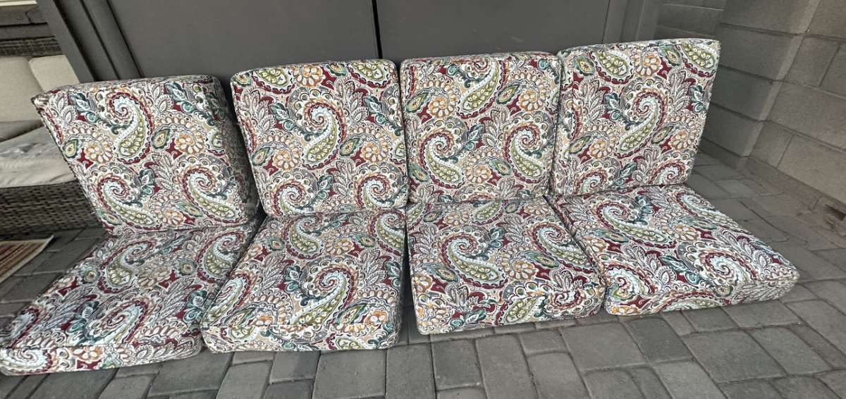 8 BRAND NEW Outdoor Cushions set of 4