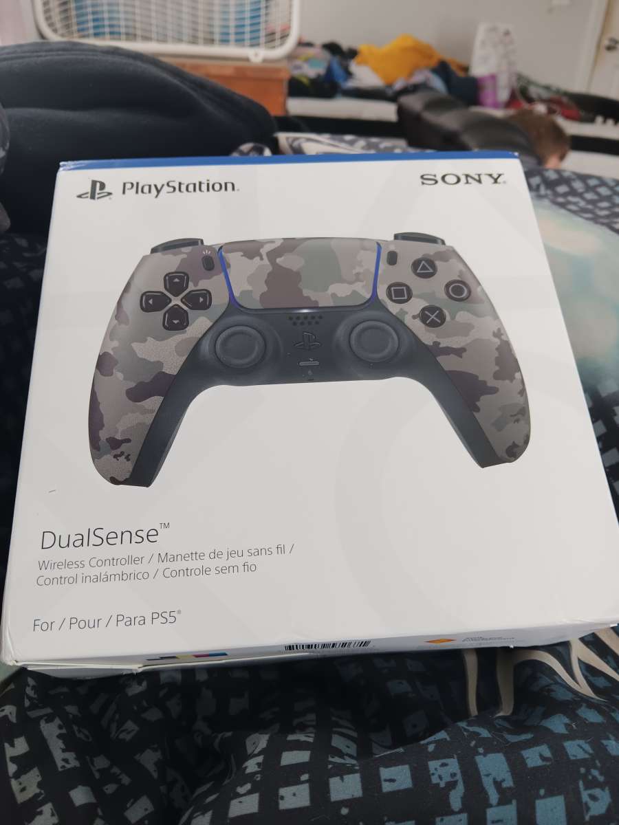 Playstation 5 camo controller brand new got wrong color