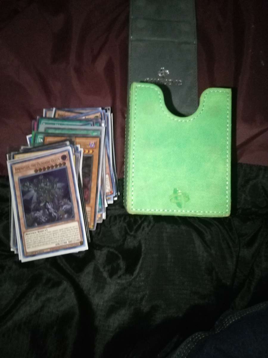 300 plus yugioh cards halifoil and rares