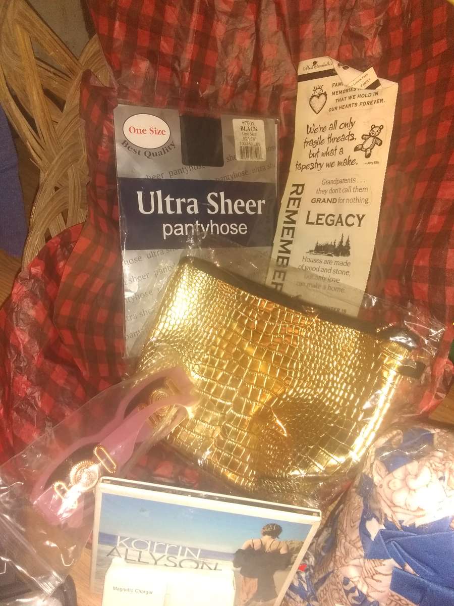 womens Christmas gift basket