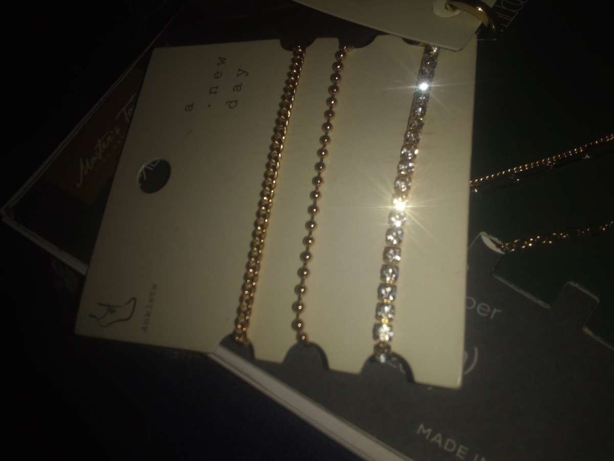 Assorted womans Jewelry