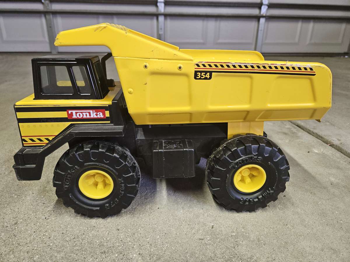 Tonka Construction Dump Truck 354 Yellow