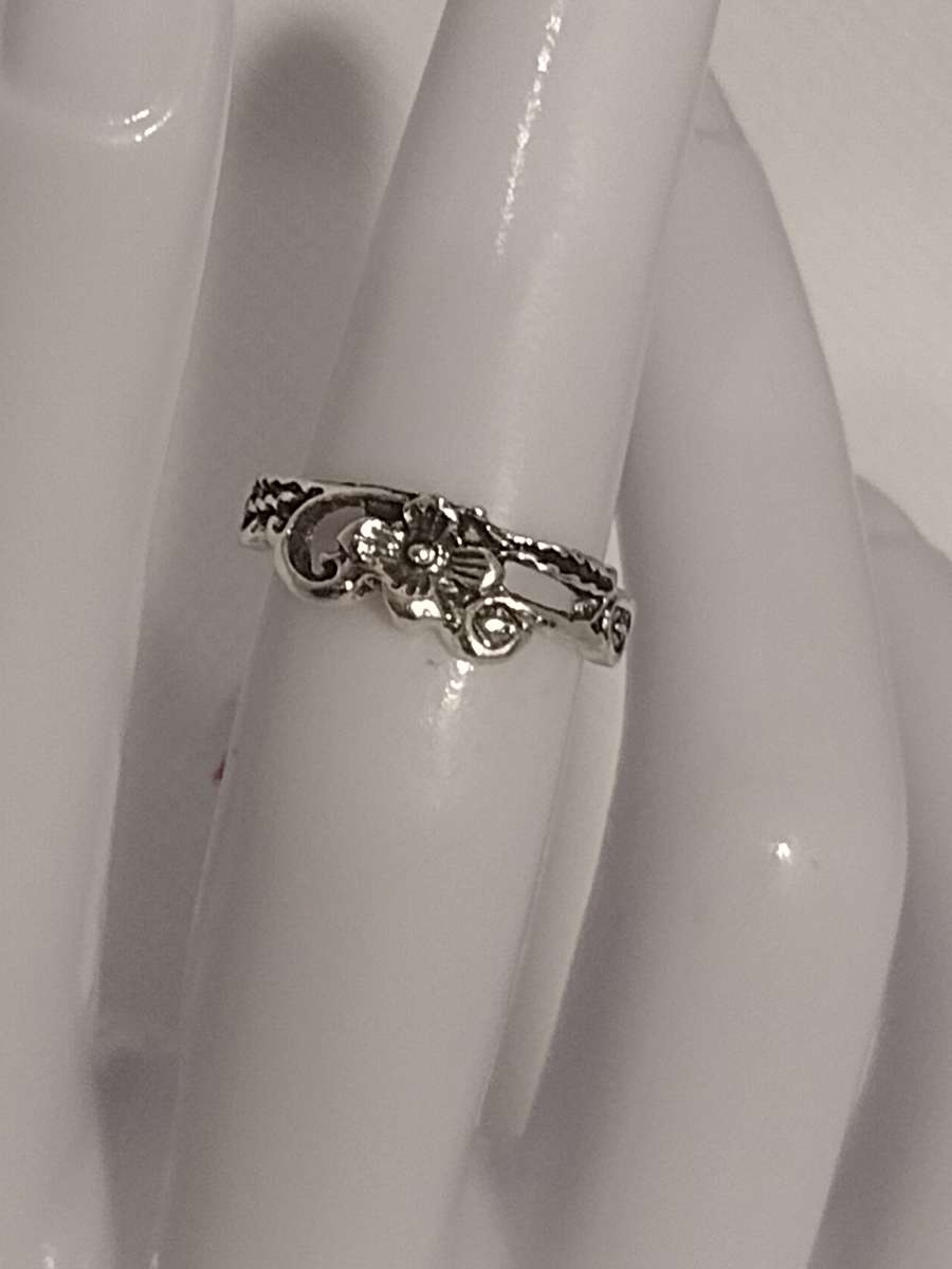 Bohemian Floral Design Silver Ring
