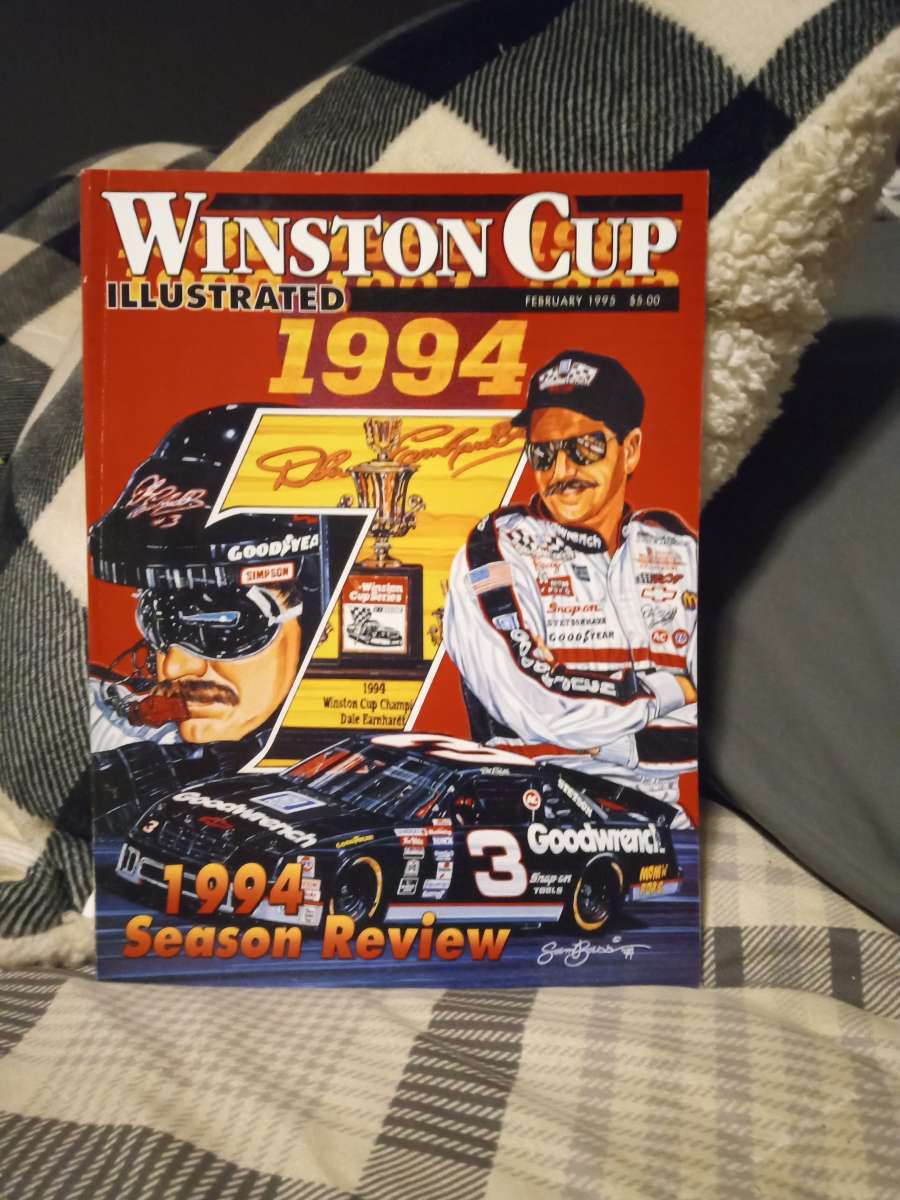 Im Selling 2 books and 2 magazines of dale Earnhardt