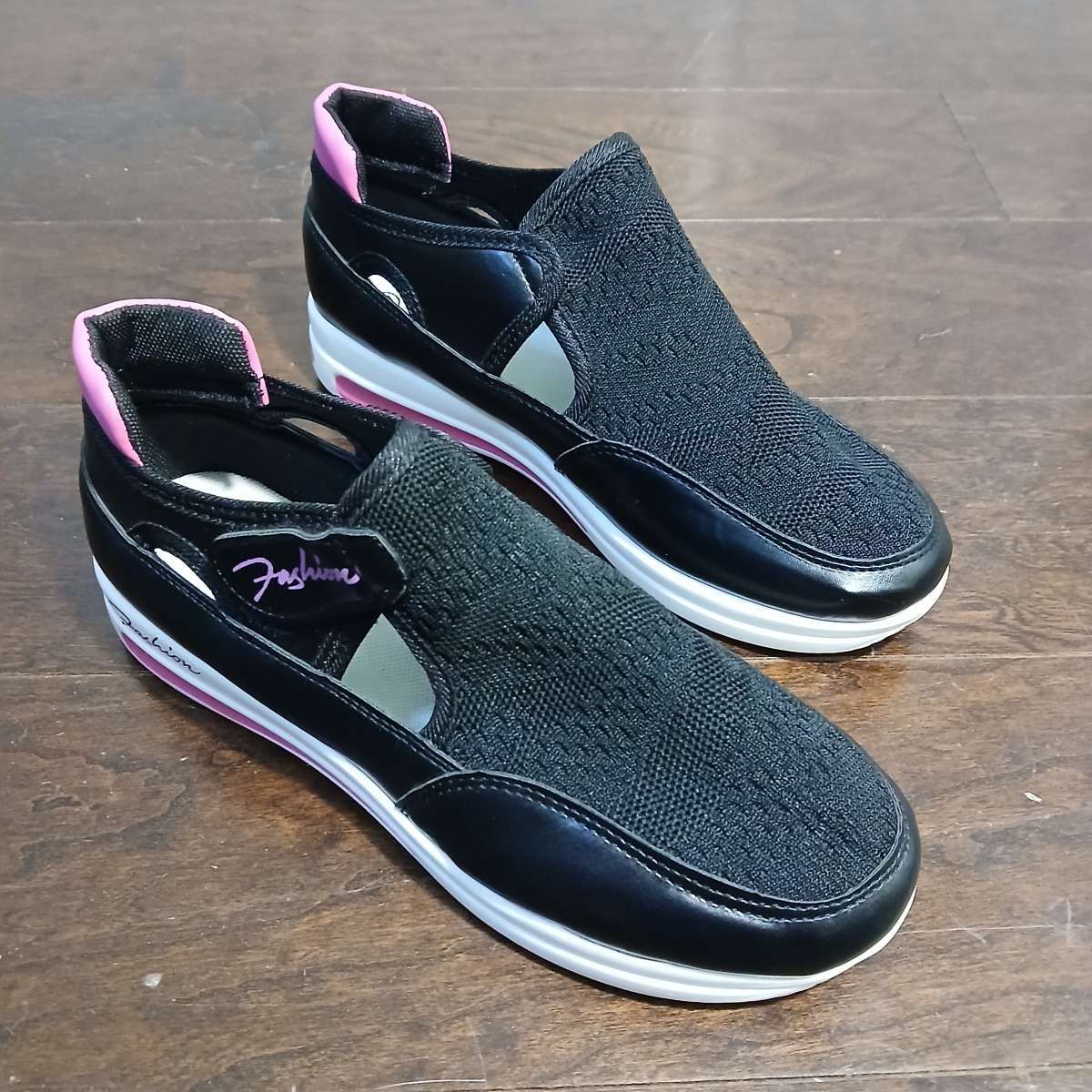 Fashion Black slipon shoes with pink accents Size 8