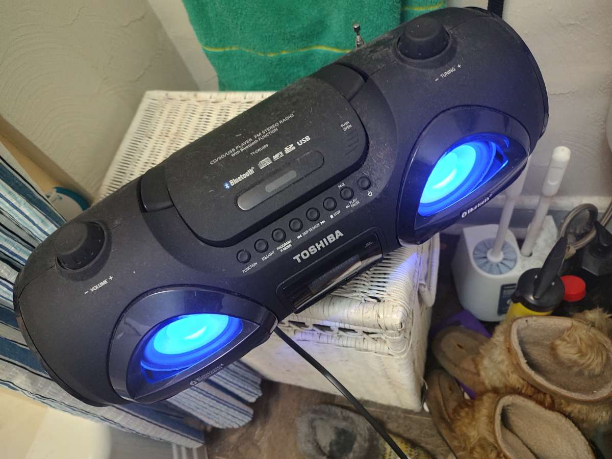 Toshiba CD Bluetooth radio