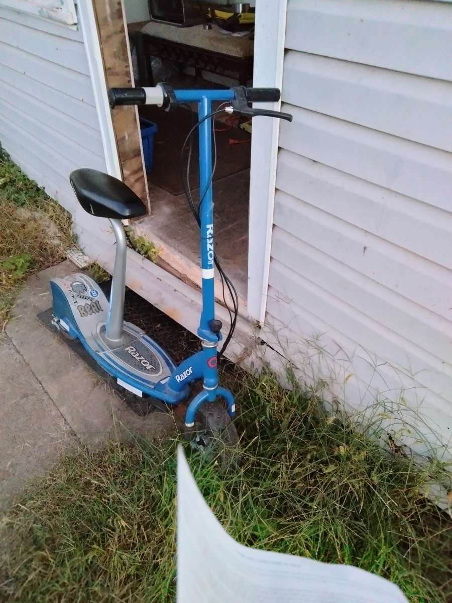 seated razor scooter e300