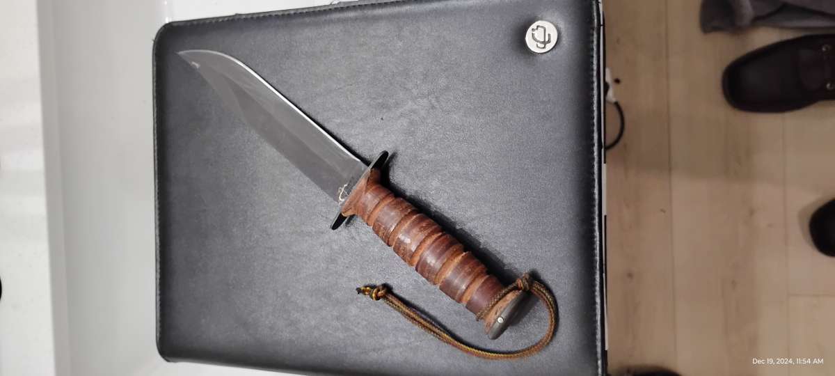 Commemorative 1992 USMC KaBar Fixed Blade Knife with Sheath