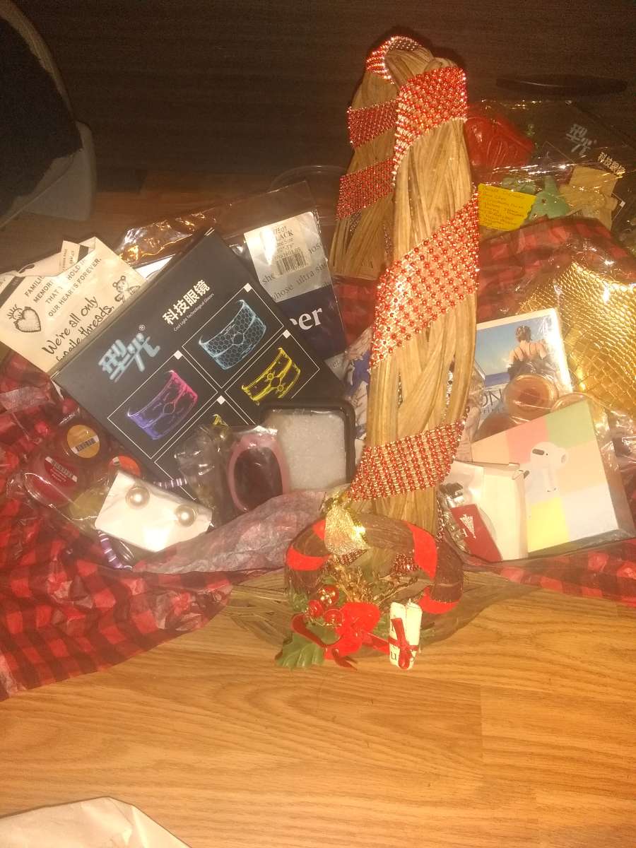 womens Christmas gift basket