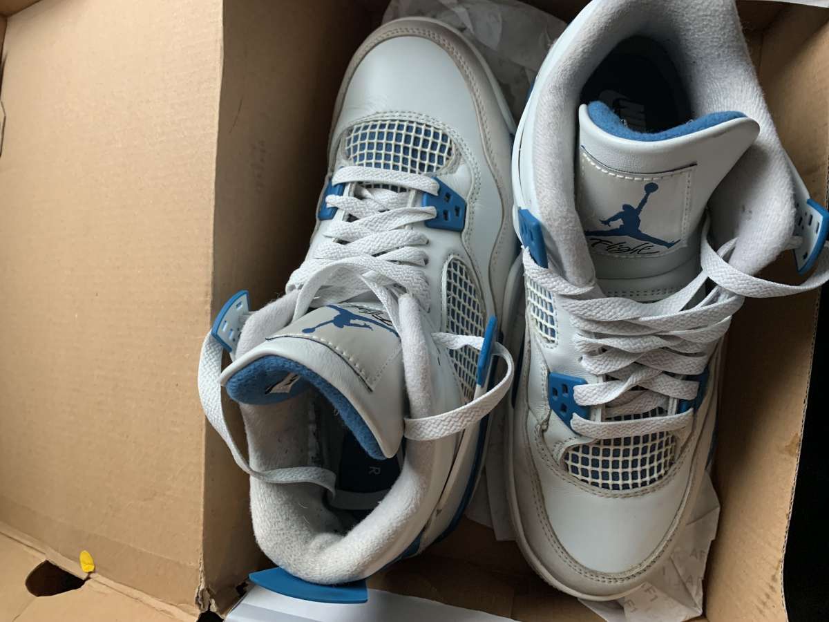 Jordan 4s