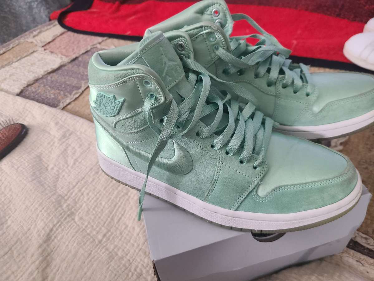 Jordan 1 Retro High Season of Her Mint Foam