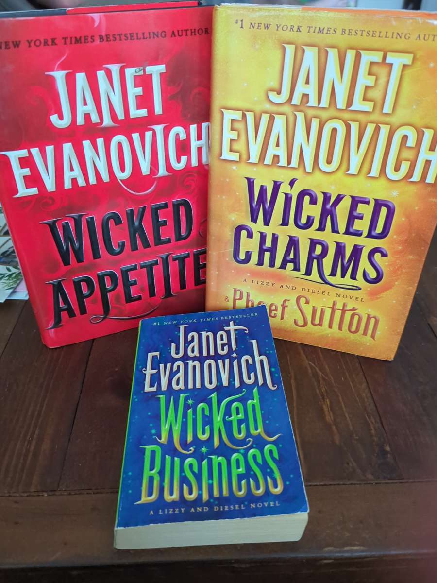 Lot of 3 Janet Evanovich books