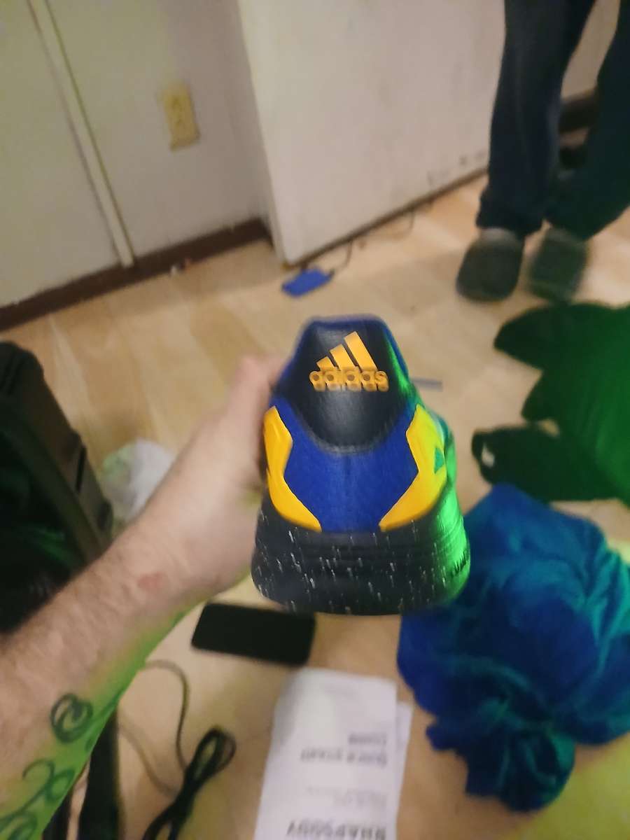 Adidas boys shoes size 5 like brand new