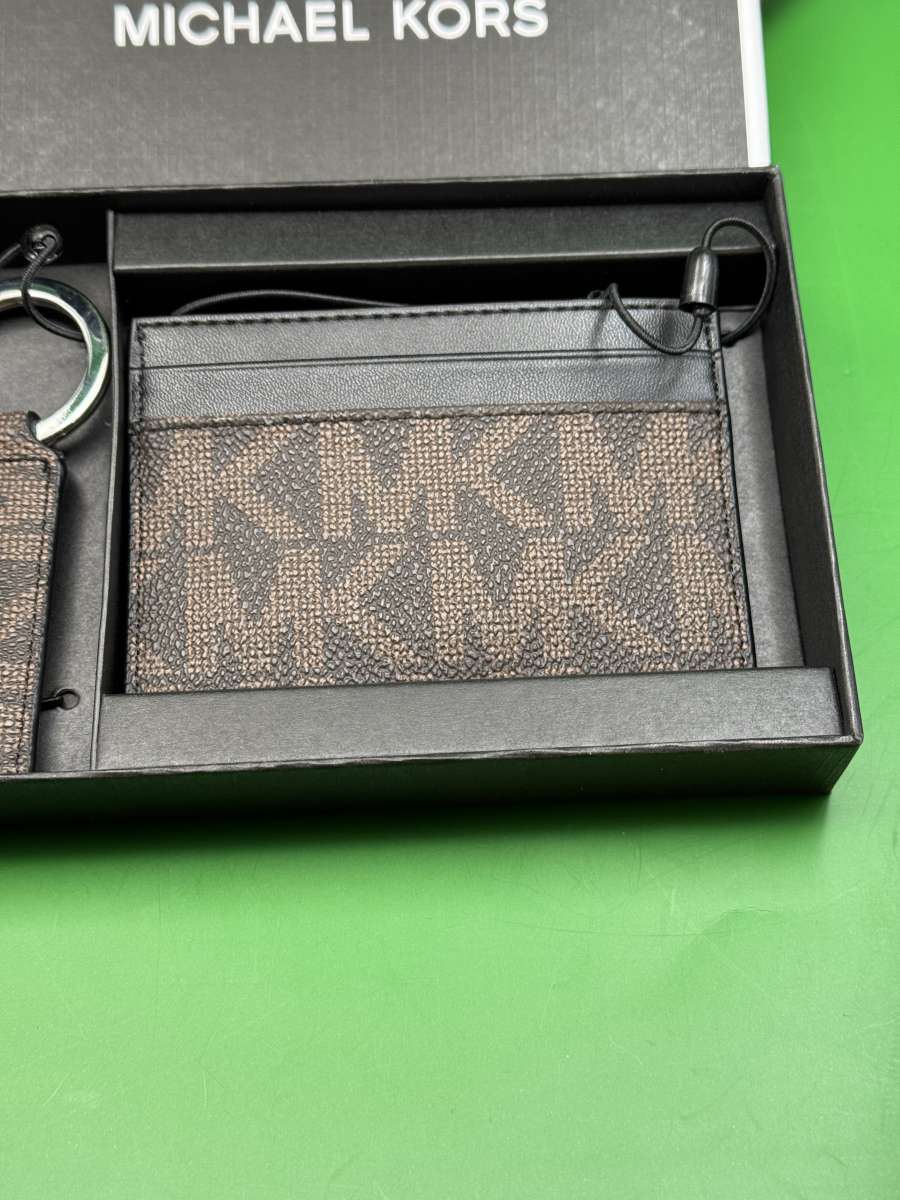2042HPSR New Brown  Black Michael Kors Slim Holder With Key