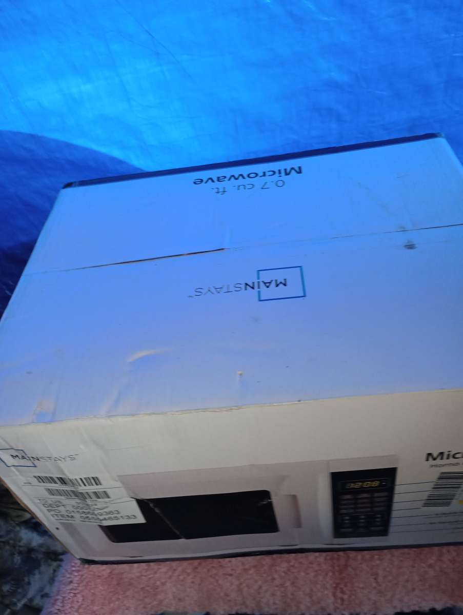 Mainstays Small 07 CU FT 700W Compact Size Microwave