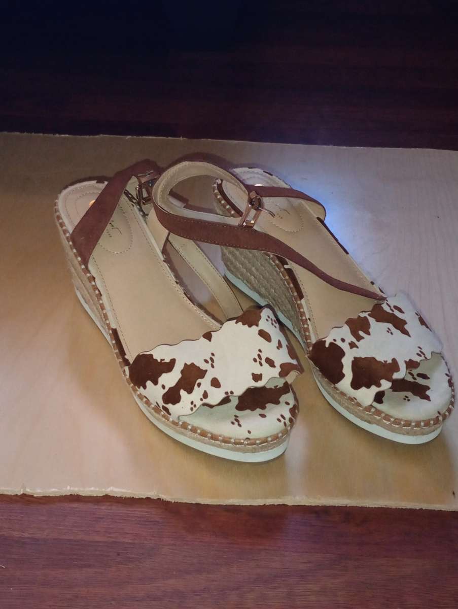 Comfort Est 1946 Cow print wedge heels