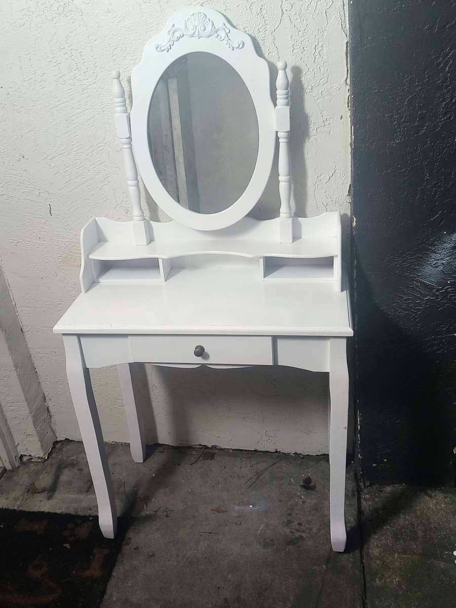White 2 Piece Vanity Set