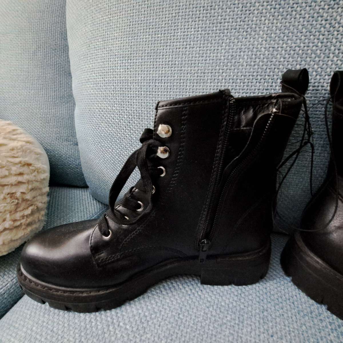 New Womans Black Leather Boots Size 9