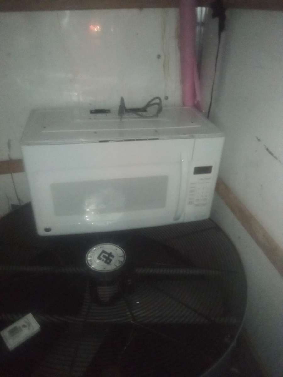 48inch fan and a microwave
