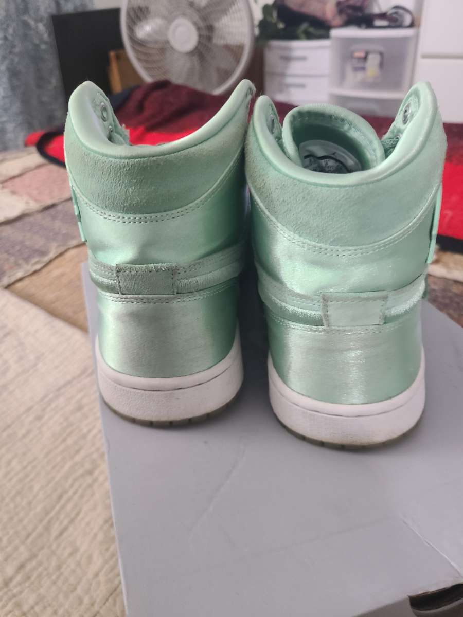 Jordan 1 Retro High Season of Her Mint Foam