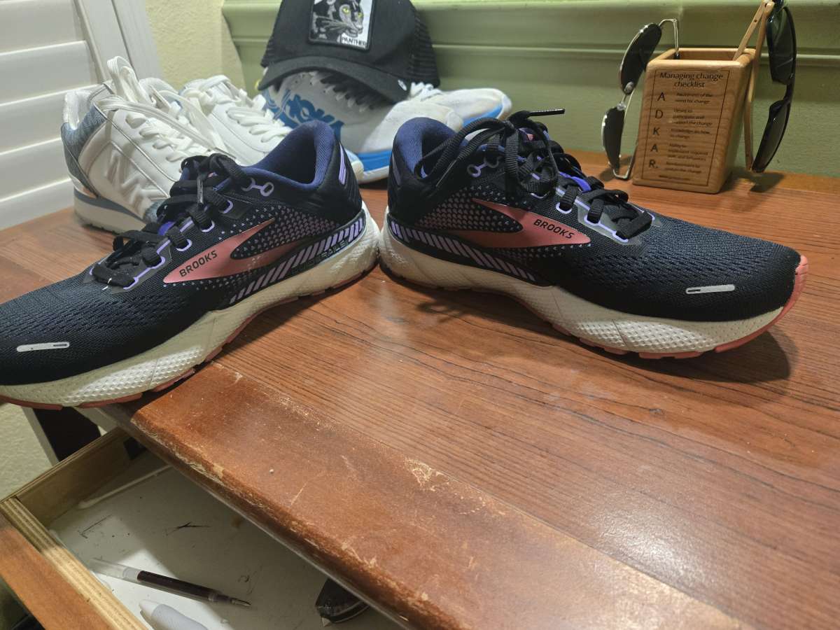 5 pair of womens shoes  Michael Kohrs are brand new