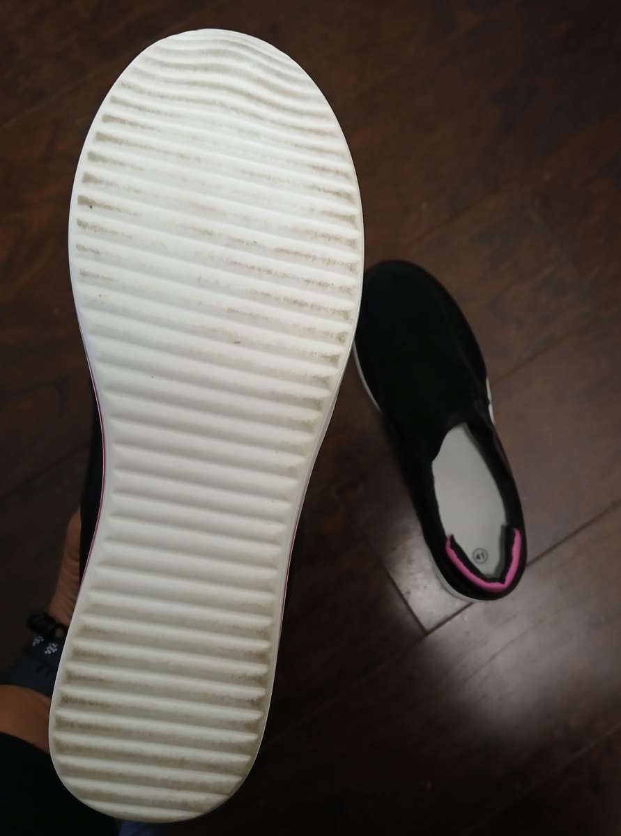 Fashion Black slipon shoes with pink accents Size 8