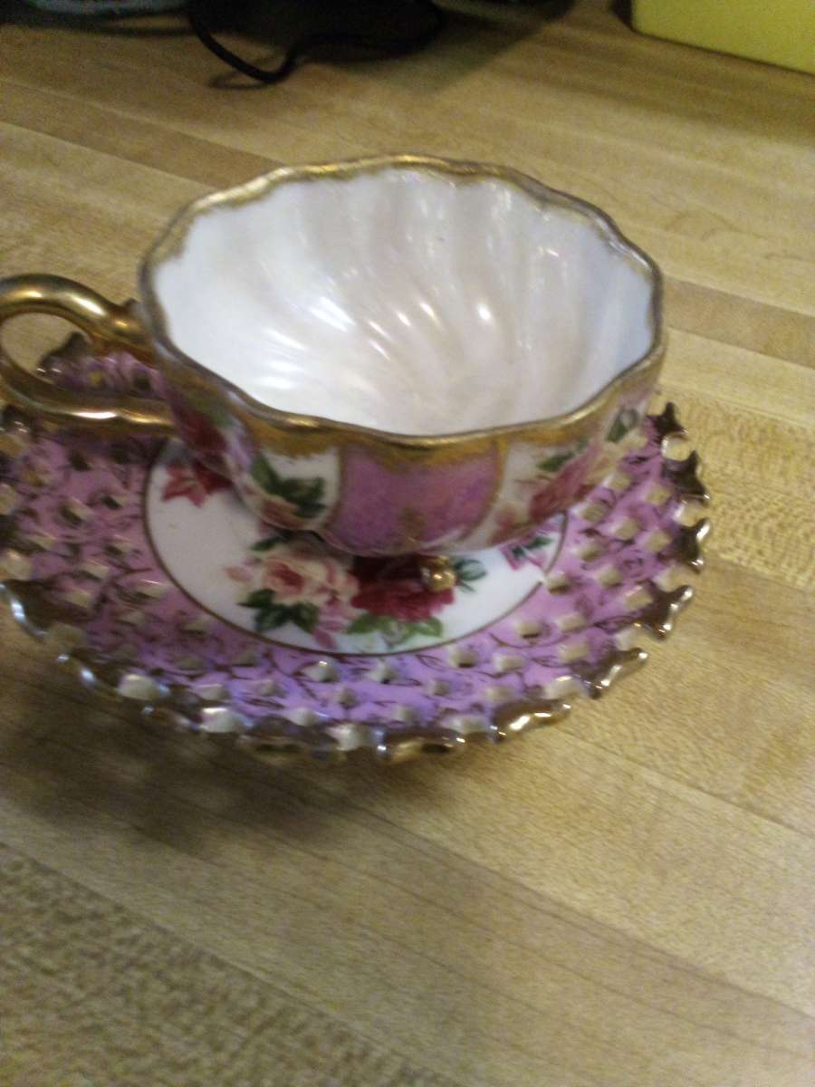 old cups and saucers all I good shape deer isnt old 7dollars